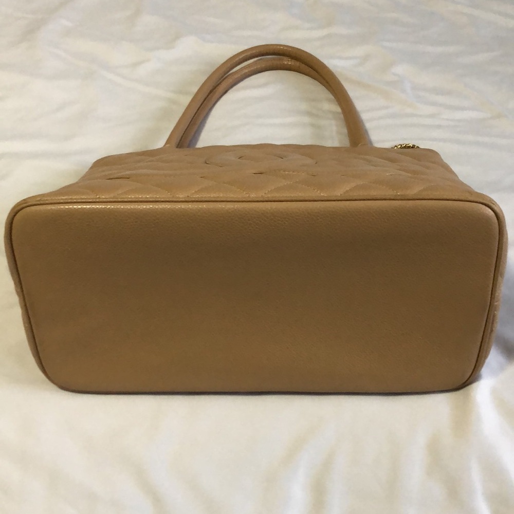 Vintage Chanel Beige Classic Medallion Quilted Caviar Tote Bag - Picture 5 of 15